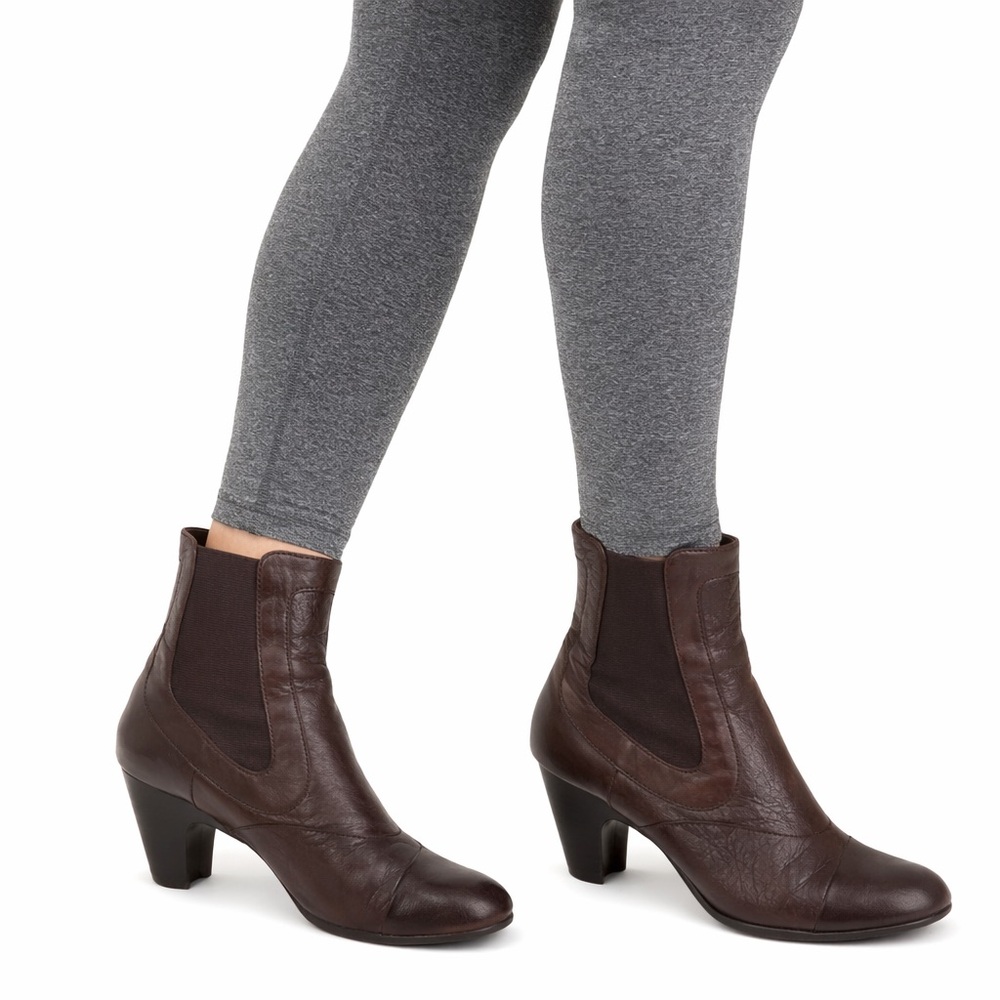 Born Crown Style Brown Leather Ankle Boots Chelsea Block size 10 42 like new